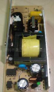 8V2A裸板開關電源的工作原理與應用場景解析